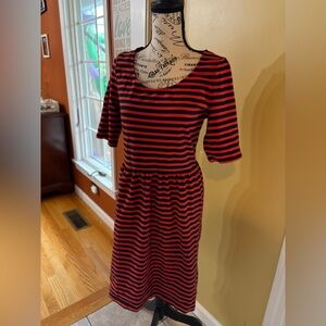 Old Navy women’s size M mid-length dress - Perfect for Fall!